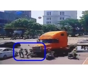 VỤ XE CONTAINER 'ĐIÊN': TÀI XẾ TRÌNH DIỆN, KHAI NGUYÊN NHÂN TAI NẠN