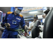 Giảm giá xăng, tăng giá dầu từ 15 giờ chiều nay